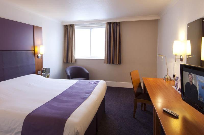 Premier Inn Kilmarnock Bagian luar foto